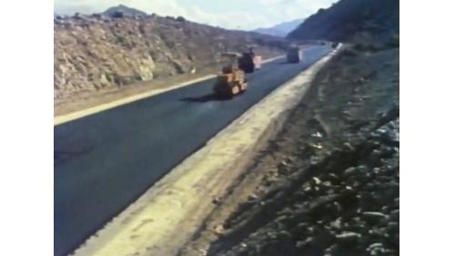 &nbsp;夏爾降坡道路主體工程在1982年6月初完成，完成的工程包括道路土石方開挖、全部橋樑隧道、370座箱管涵、8千多公尺的擋土牆、安裝面牆護欄及舖設瀝青路面等。