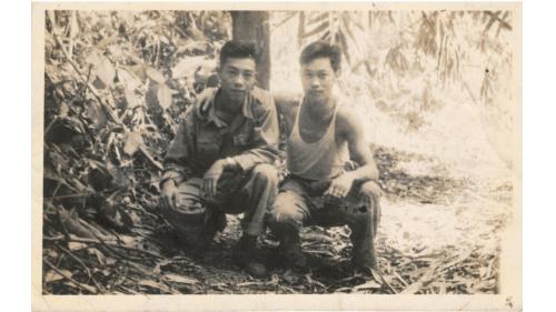 &nbsp;1942年應政府號召從軍，旋參加駐印遠征軍，奉派任新30師編譯室主任。