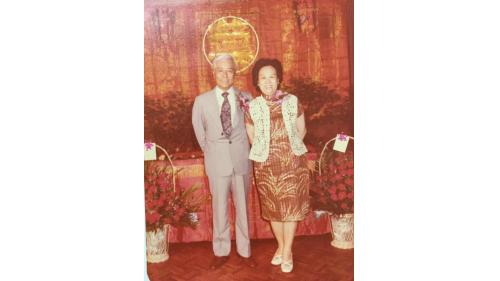 &nbsp;嚴孝章先生與其德配黃佩蓉女士於結婚三十年珍珠宴之合照