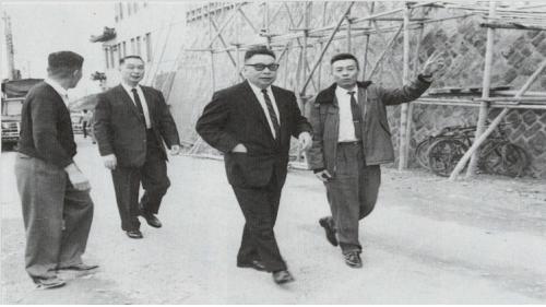 &nbsp;1959年六月奉派任榮民工程管理處處長，在職達廿七年又兩個月之久。榮工處在他的領導下，由無變有，由小變大，成為台灣營建界的龍頭，並進軍國際營建市場，使榮工處躋身世界一百大之列。