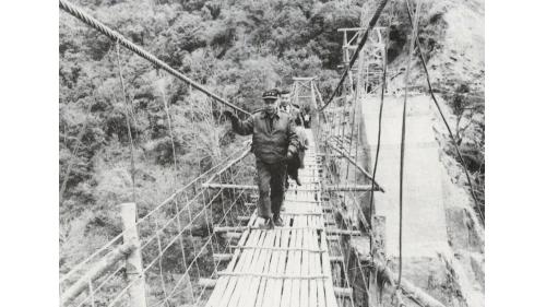 &nbsp;1959年六月奉派任榮民工程管理處處長，在職達廿七年又兩個月之久。榮工處在他的領導下，由無變有，由小變大，成為台灣營建界的龍頭，並進軍國際營建市場，使榮工處躋身世界一百大之列。