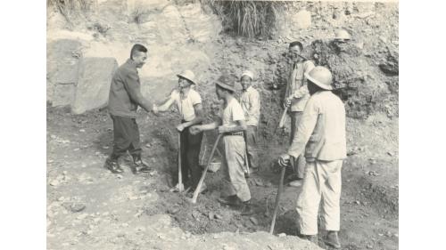 &nbsp;1959年六月奉派任榮民工程管理處處長，在職達廿七年又兩個月之久。榮工處在他的領導下，由無變有，由小變大，成為台灣營建界的龍頭，並進軍國際營建市場，使榮工處躋身世界一百大之列。