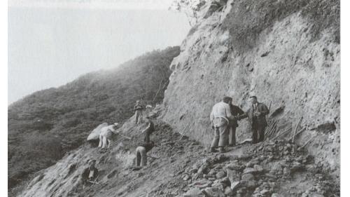 &nbsp;1959年六月奉派任榮民工程管理處處長，在職達廿七年又兩個月之久。榮工處在他的領導下，由無變有，由小變大，成為台灣營建界的龍頭，並進軍國際營建市場，使榮工處躋身世界一百大之列。
