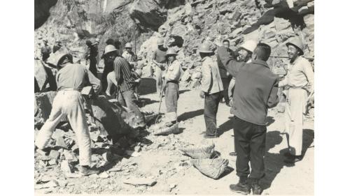 &nbsp;1959年六月奉派任榮民工程管理處處長，在職達廿七年又兩個月之久。榮工處在他的領導下，由無變有，由小變大，成為台灣營建界的龍頭，並進軍國際營建市場，使榮工處躋身世界一百大之列。
