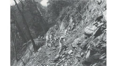 &nbsp;1959年六月奉派任榮民工程管理處處長，在職達廿七年又兩個月之久。榮工處在他的領導下，由無變有，由小變大，成為台灣營建界的龍頭，並進軍國際營建市場，使榮工處躋身世界一百大之列。