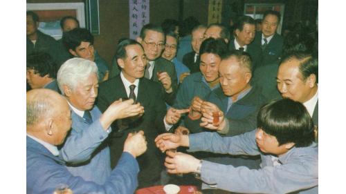 &nbsp;輔導會鄭主任委員偕高級官員一行蒞臨工地與嚴孝章處長及榮民員工歡聚，榮工弟兄都深感榮幸。
&nbsp;