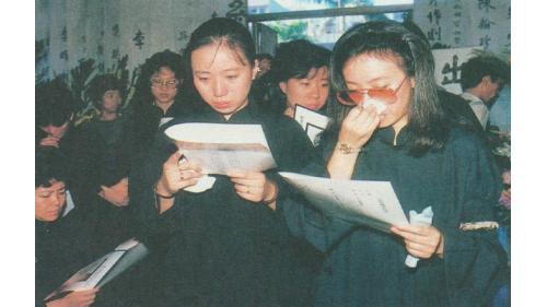 &nbsp;1986年8月2日(農曆6月27日)是嚴孝章先生65歲的生日，當天因心肌梗塞病逝於奧地利薩爾斯堡(Salzburg)。8月18日舉行告別式，總統經國先生特頒「旌忠狀」，並派退輔會主任委員鄭為元上將為治喪委員長。當天副總統、五院院長、政府政要、各級將領、工程界、棒球界、企業界、及熱心民眾共聚一堂，為畢生奉獻國家、社會、工程界、棒球界的巨星，謹致由衷的敬意與懷思。