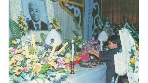&nbsp;1986年8月2日(農曆6月27日)是嚴孝章先生65歲的生日，當天因心肌梗塞病逝於奧地利薩爾斯堡(Salzburg)。8月18日舉行告別式，總統經國先生特頒「旌忠狀」，並派退輔會主任委員鄭為元上將為治喪委員長。當天副總統、五院院長、政府政要、各級將領、工程界、棒球界、企業界、及熱心民眾共聚一堂，為畢生奉獻國家、社會、工程界、棒球界的巨星，謹致由衷的敬意與懷思。