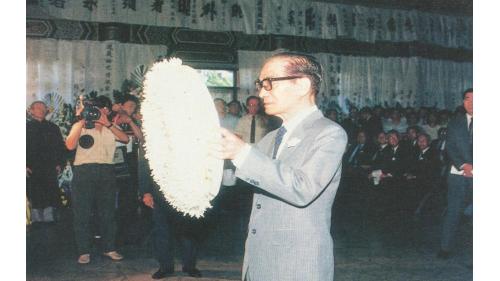&nbsp;1986年8月2日(農曆6月27日)是嚴孝章先生65歲的生日，當天因心肌梗塞病逝於奧地利薩爾斯堡(Salzburg)。8月18日舉行告別式，總統經國先生特頒「旌忠狀」，並派退輔會主任委員鄭為元上將為治喪委員長。當天副總統、五院院長、政府政要、各級將領、工程界、棒球界、企業界、及熱心民眾共聚一堂，為畢生奉獻國家、社會、工程界、棒球界的巨星，謹致由衷的敬意與懷思。