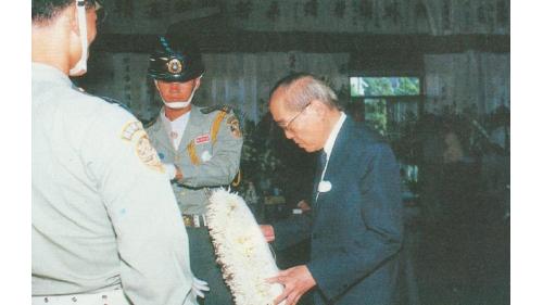 &nbsp;1986年8月2日(農曆6月27日)是嚴孝章先生65歲的生日，當天因心肌梗塞病逝於奧地利薩爾斯堡(Salzburg)。8月18日舉行告別式，總統經國先生特頒「旌忠狀」，並派退輔會主任委員鄭為元上將為治喪委員長。當天副總統、五院院長、政府政要、各級將領、工程界、棒球界、企業界、及熱心民眾共聚一堂，為畢生奉獻國家、社會、工程界、棒球界的巨星，謹致由衷的敬意與懷思。