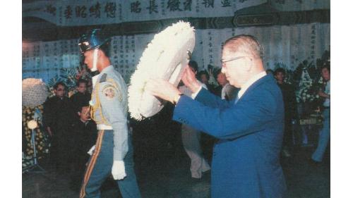 &nbsp;1986年8月2日(農曆6月27日)是嚴孝章先生65歲的生日，當天因心肌梗塞病逝於奧地利薩爾斯堡(Salzburg)。8月18日舉行告別式，總統經國先生特頒「旌忠狀」，並派退輔會主任委員鄭為元上將為治喪委員長。當天副總統、五院院長、政府政要、各級將領、工程界、棒球界、企業界、及熱心民眾共聚一堂，為畢生奉獻國家、社會、工程界、棒球界的巨星，謹致由衷的敬意與懷思。