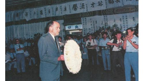 &nbsp;1986年8月2日(農曆6月27日)是嚴孝章先生65歲的生日，當天因心肌梗塞病逝於奧地利薩爾斯堡(Salzburg)。8月18日舉行告別式，總統經國先生特頒「旌忠狀」，並派退輔會主任委員鄭為元上將為治喪委員長。當天副總統、五院院長、政府政要、各級將領、工程界、棒球界、企業界、及熱心民眾共聚一堂，為畢生奉獻國家、社會、工程界、棒球界的巨星，謹致由衷的敬意與懷思。