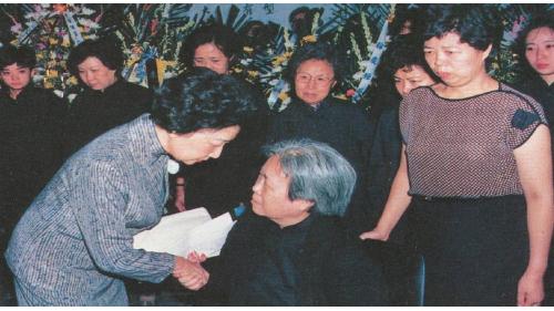 &nbsp;1986年8月2日(農曆6月27日)是嚴孝章先生65歲的生日，當天因心肌梗塞病逝於奧地利薩爾斯堡(Salzburg)。8月18日舉行告別式，總統經國先生特頒「旌忠狀」，並派退輔會主任委員鄭為元上將為治喪委員長。當天副總統、五院院長、政府政要、各級將領、工程界、棒球界、企業界、及熱心民眾共聚一堂，為畢生奉獻國家、社會、工程界、棒球界的巨星，謹致由衷的敬意與懷思。