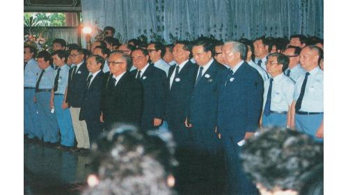 &nbsp;1986年8月2日(農曆6月27日)是嚴孝章先生65歲的生日，當天因心肌梗塞病逝於奧地利薩爾斯堡(Salzburg)。8月18日舉行告別式，總統經國先生特頒「旌忠狀」，並派退輔會主任委員鄭為元上將為治喪委員長。當天副總統、五院院長、政府政要、各級將領、工程界、棒球界、企業界、及熱心民眾共聚一堂，為畢生奉獻國家、社會、工程界、棒球界的巨星，謹致由衷的敬意與懷思。