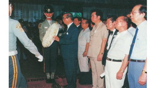 &nbsp;1986年8月2日(農曆6月27日)是嚴孝章先生65歲的生日，當天因心肌梗塞病逝於奧地利薩爾斯堡(Salzburg)。8月18日舉行告別式，總統經國先生特頒「旌忠狀」，並派退輔會主任委員鄭為元上將為治喪委員長。當天副總統、五院院長、政府政要、各級將領、工程界、棒球界、企業界、及熱心民眾共聚一堂，為畢生奉獻國家、社會、工程界、棒球界的巨星，謹致由衷的敬意與懷思。