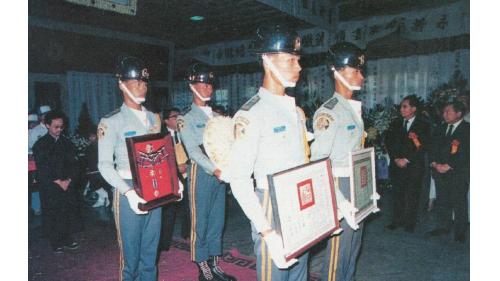 &nbsp;1986年8月2日(農曆6月27日)是嚴孝章先生65歲的生日，當天因心肌梗塞病逝於奧地利薩爾斯堡(Salzburg)。8月18日舉行告別式，總統經國先生特頒「旌忠狀」，並派退輔會主任委員鄭為元上將為治喪委員長。當天副總統、五院院長、政府政要、各級將領、工程界、棒球界、企業界、及熱心民眾共聚一堂，為畢生奉獻國家、社會、工程界、棒球界的巨星，謹致由衷的敬意與懷思。