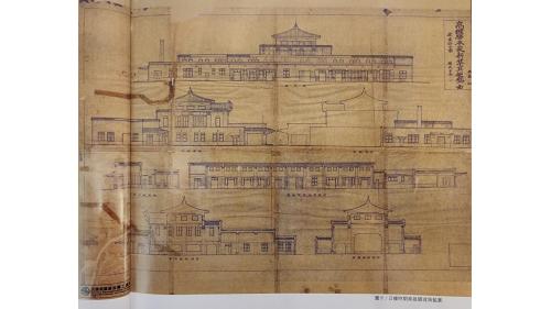&nbsp;高雄驛的設計採用只限日本大寺廟、貴族專用，狀似皇帝朝帽的「唐博風」屋頂，被稱為「帝冠式建築」或「興亞式建築」，又因樣式特點非常顯著，所以也被暱稱為「穿著軍服的建築」。