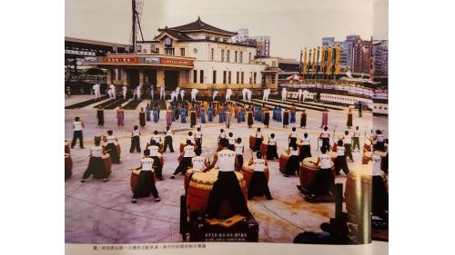 &nbsp;2002年8月16日舉辦盛大的遷移啟動儀式後，以每小時60公分的速度移動，最後在2002年8月29日完成所有遷移。【圖/2002年8月16日舉辦帝冠車站遷移工程啓動儀式之盛況】