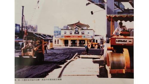 &nbsp;原帝冠車站的站體寬65.8公尺、縱深44.8公尺，總面積1,850平方公尺、重量約6,007噸，柱基礎112個。考量工程難度、經費及之後的配置難易，最後在取得文資學者專家諒解下，決定採局部保留。範圍包含車寄、玄關、挑高大廳、售票房、賣店等部分。保留面積合計約570平方公尺，最大寬約24.8公尺、縱深約25.8公尺，總重量2,500噸。【圖/第一次遷移後保留的站體。】