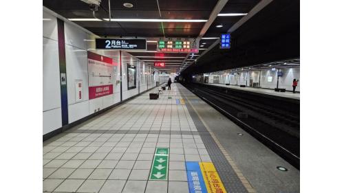 &nbsp;民族站為地下四層車站，地面層為車站出入口，地下一樓為大廳層，地下二樓為月台層，設有兩座側式月台。