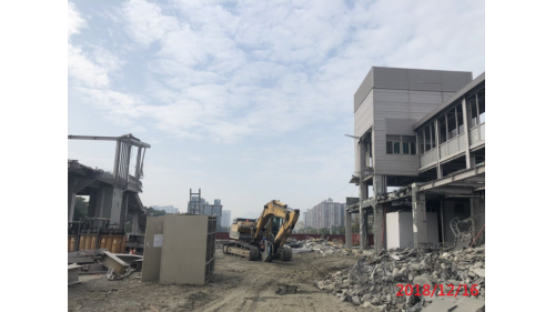 &nbsp;高雄鐵路地下化延伸左營計畫規劃路段為新左營車站以南至葆禎路間，工程內容為興建總長約4.13公里之單孔雙軌隧道、復設內惟車站、將現有之左營舊城車站地下化，地下化車站於2018年通車。【圖/左營臨時站拆除作業】