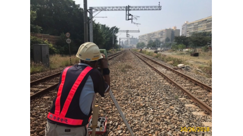 &nbsp;高雄鐵路地下化延伸左營計畫規劃路段為新左營車站以南至葆禎路間，工程內容為興建總長約4.13公里之單孔雙軌隧道、復設內惟車站、將現有之左營舊城車站地下化，地下化車站於2018年通車。【圖/左營至內惟站間道碴收方作業】