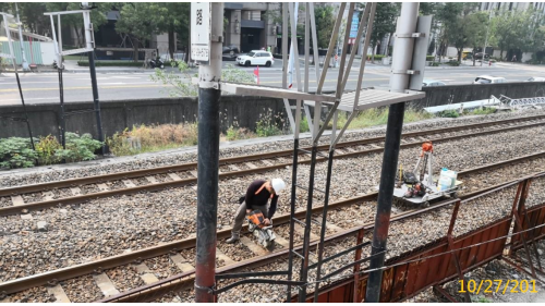 &nbsp;高雄鐵路地下化延伸左營計畫規劃路段為新左營車站以南至葆禎路間，工程內容為興建總長約4.13公里之單孔雙軌隧道、復設內惟車站、將現有之左營舊城車站地下化，地下化車站於2018年通車。【圖/內惟車站軌道拆除作業】