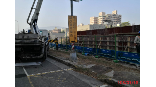 &nbsp;高雄鐵路地下化延伸左營計畫規劃路段為新左營車站以南至葆禎路間，工程內容為興建總長約4.13公里之單孔雙軌隧道、復設內惟車站、將現有之左營舊城車站地下化，地下化車站於2018年通車。【圖／內惟站東側斜坡道牆身澆置】