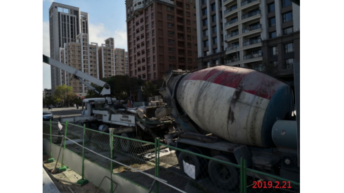 &nbsp;高雄鐵路地下化延伸左營計畫規劃路段為新左營車站以南至葆禎路間，工程內容為興建總長約4.13公里之單孔雙軌隧道、復設內惟車站、將現有之左營舊城車站地下化，地下化車站於2018年通車。【圖/內惟站東側斜坡道人行通道板第一部分澆置】