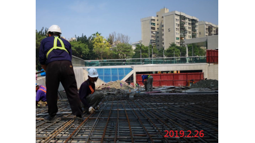 &nbsp;高雄鐵路地下化延伸左營計畫規劃路段為新左營車站以南至葆禎路間，工程內容為興建總長約4.13公里之單孔雙軌隧道、復設內惟車站、將現有之左營舊城車站地下化，地下化車站於2018年通車。【圖/內惟站東側斜坡道人行通道板第二部分鋼筋綁紮】