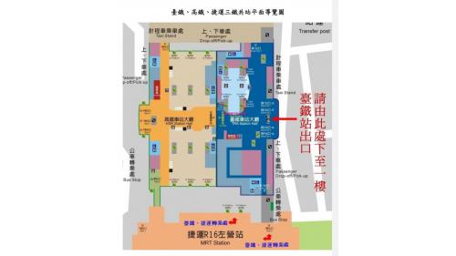&nbsp;新左營站為地上四層車站，三樓及四樓為環球購物中心，設有美食街及商店街，二樓為台鐵大廳層，可連通高鐵左營站，旅客須通過二樓剪票口進入地面月台層，一樓為出入口及月台層。【圖/國立高雄大學統計學研究所】