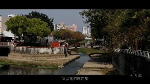 &nbsp;曹公圳建於清朝道光年間，為解旱象之災，由當時鳳山知縣曹謹所開鑿，是鳳山地區相當重要的水圳，它孕育著鳳山的成長，讓整個鳳山市可以生生不息，隨著鳳山車站開發，曹公圳也被納入站區，並伴隨兩邊的綠化地，成為一條鳳山的歷史廊道。【圖/曹公圳】