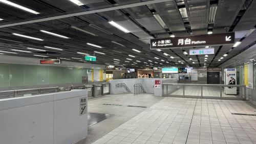 &nbsp;生態園區站為地下二層車站，設有2處出入口，地下一樓為大廳層，設有公共藝術『綠野仙蹤』，地下二樓為月台層，設有一座島式月台及全高式月台門。【圖/車站大廳】