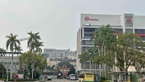 &nbsp;楠梓加工區站為地上三層車站，設有6處出入口，由於車站鄰近楠梓科技產業園區，為高雄捷運高架站點中少數運量較高的車站。【圖/楠梓科技產業園區】
