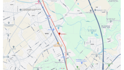&nbsp;橋頭糖廠站編號為R22A，位於橋頭區興糖路，於2008年3月啟用，最初規劃時無此設站，後因橋頭站與青埔站站距過長，因而在兩站間增設一站。站體建築配色是以橋頭糖廠內建物的紅磚灰瓦為概念打造的，以「古色古香」的設計風格呼應橋頭糖廠古蹟。