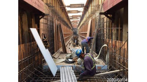 &nbsp;岡山路竹延伸線為目前興建中的路網，共設置8座車站，為紅線R24南岡山站延伸段，全長13.22公里，採用高運量系統，共分成兩大階段興建。【圖/文化街~河堤路二段0k+050-100側牆模板組立】