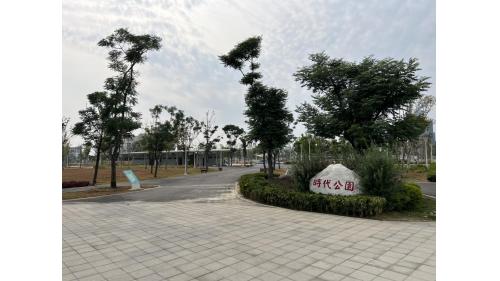 &nbsp;凱旋站編號為R6，位於前鎮區中山三路，於2008年3月啟用，因本站鄰近統一夢時代購物中心，每逢跨年及長假皆會出現大量人潮，此外車站附近亦設有時代公園及環狀輕軌前鎮之星站。【圖/時代公園】