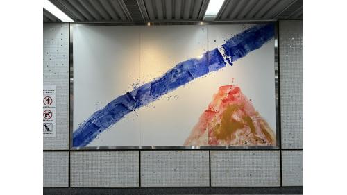 &nbsp;中央公園站位於前金區中山一路，於2008年3月啟用，地下一樓為大廳層，設有公共藝術『宇宙生命力』。【圖/公共藝術『宇宙生命力』 。作者:蕭勤。】