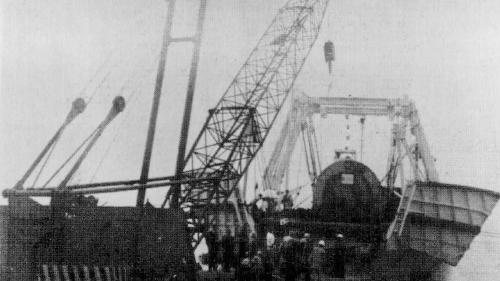 林口電廠建廠發電機從船上卸載
