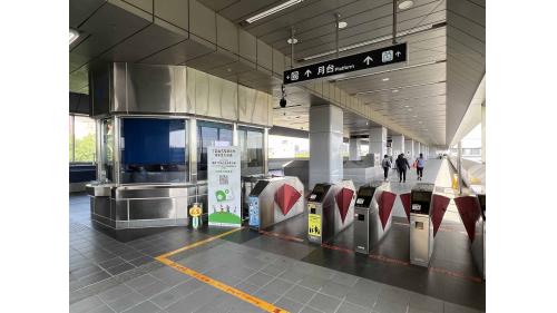 &nbsp;大寮站為地上二層車站，設有2處出入口，地上二樓為車站大廳層，地面層為月台層，設有一座島式月台及全高式月台門。 【圖/車站大廳】