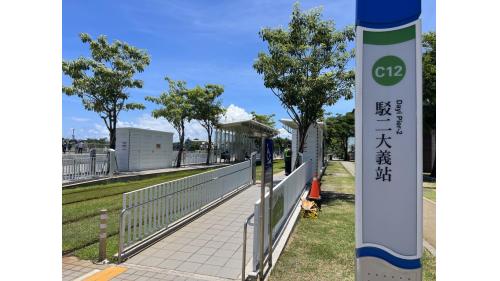 &nbsp;駁二大義站編號為C12，位於鹽埕區駁二特區，大義街路口。車站附近有大港橋、駁二大義倉庫群等高雄知名景點，為觀光人潮聚集地。