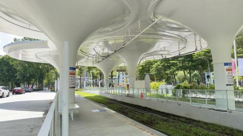 &nbsp;美術館站編號為C21，位於鼓山區美術館路與美術東二路交叉口。車站鄰近高雄美術館。