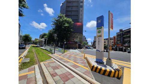&nbsp;聖功醫院站編號為C31，副站名道明中學，位於苓雅區大順三路與建國一路交叉口。