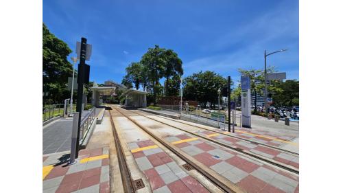 &nbsp;凱旋公園站編號為C32，位於苓雅區中正一路與河南路交叉口。此站位於南凱旋公園園區內。