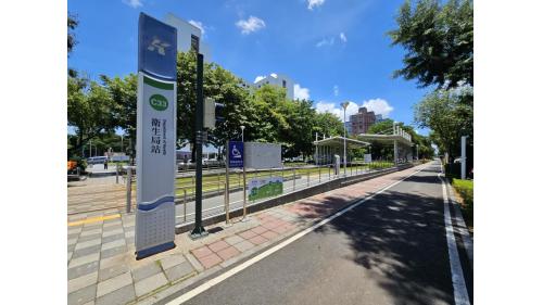 &nbsp;衛生局站編號為C33，位於苓雅區凱旋二路與凱旋二路81巷交叉口。