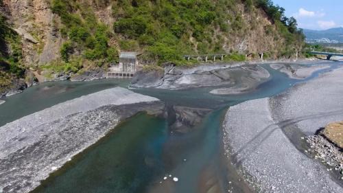 舊寮圳:大津進水口
在大津鑿穿尾寮山，開鑿隧道式進水口，築固定壩，穩定水源