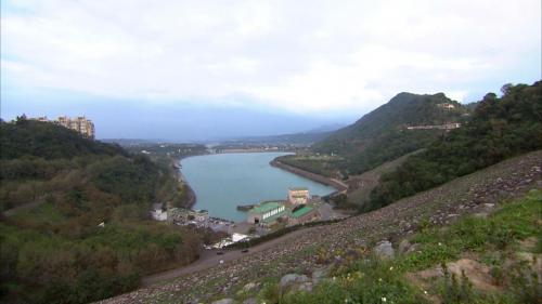 石門電廠俯瞰(石門水庫下游溢洪道左側)