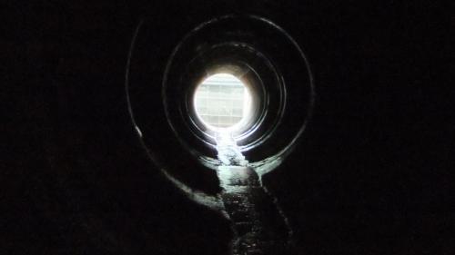 石門水庫上游的義興電廠引水隧道內部