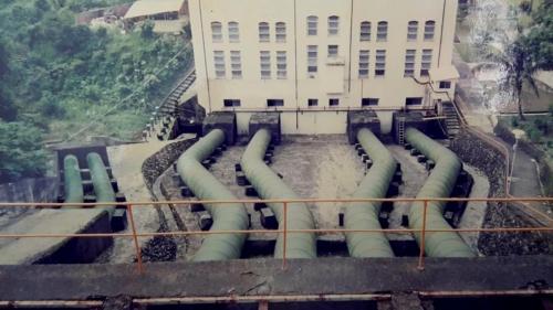 1918年(大正7年)開始正式商轉供電，命名為「土壟灣發電所」，是日治時期高雄港建港時主要的電力供應來源之一，二次大戰後台電接收改名為土壟灣發電廠，屬低落差川流式電廠。