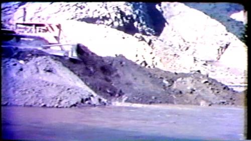 民國58年11月13日，曾文水庫工程先期的擋水堤合攏，曾文溪的水流由導流槽開始進入隧道。